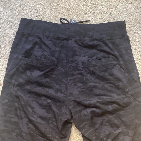 Men’s Black Camo Alphalete Joggers Size Medium - Picture 6 of 6